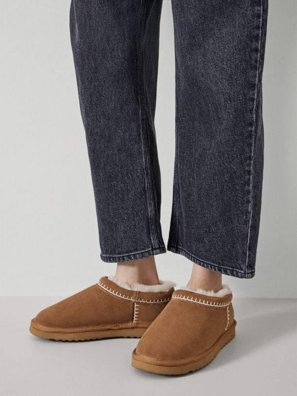 Padded Collar Sheepskin Snug Slippers