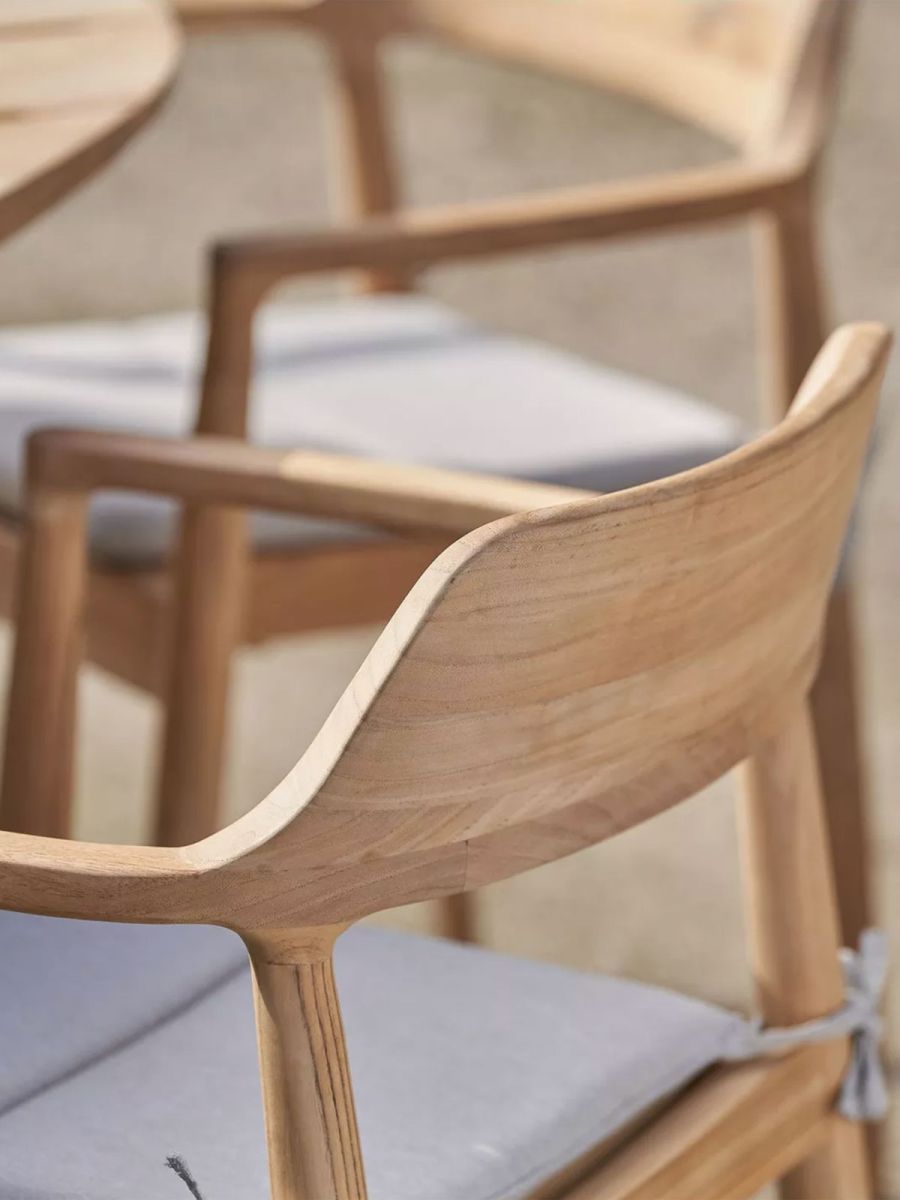 Reuleaux 6-Seater Round Wood Garden Dining Table & Chairs