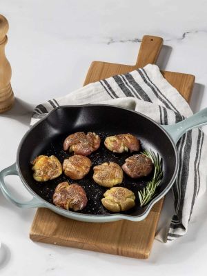 Le Creuset Cast Iron Signature Skillet